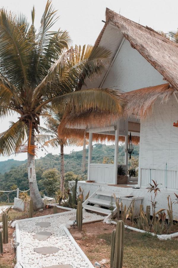 Tropical Glamping Nusa Penida - Private Romantic Seaside Bungalow Diamond Beach Pelilit Exterior photo