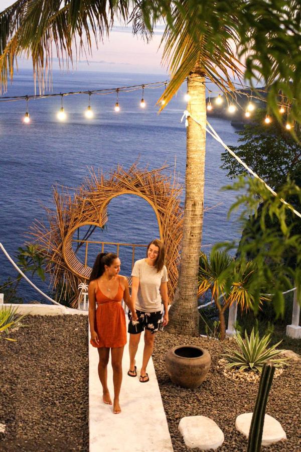 Tropical Glamping Nusa Penida - Private Romantic Seaside Bungalow Diamond Beach Pelilit Exterior photo